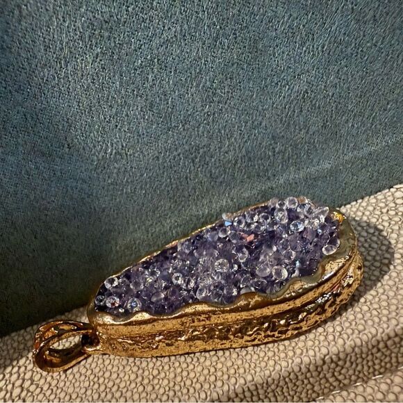 LAVENDER DRUZY GEODE PENDANT – GOLD EDGE 💜✨ - Picture 9 of 17